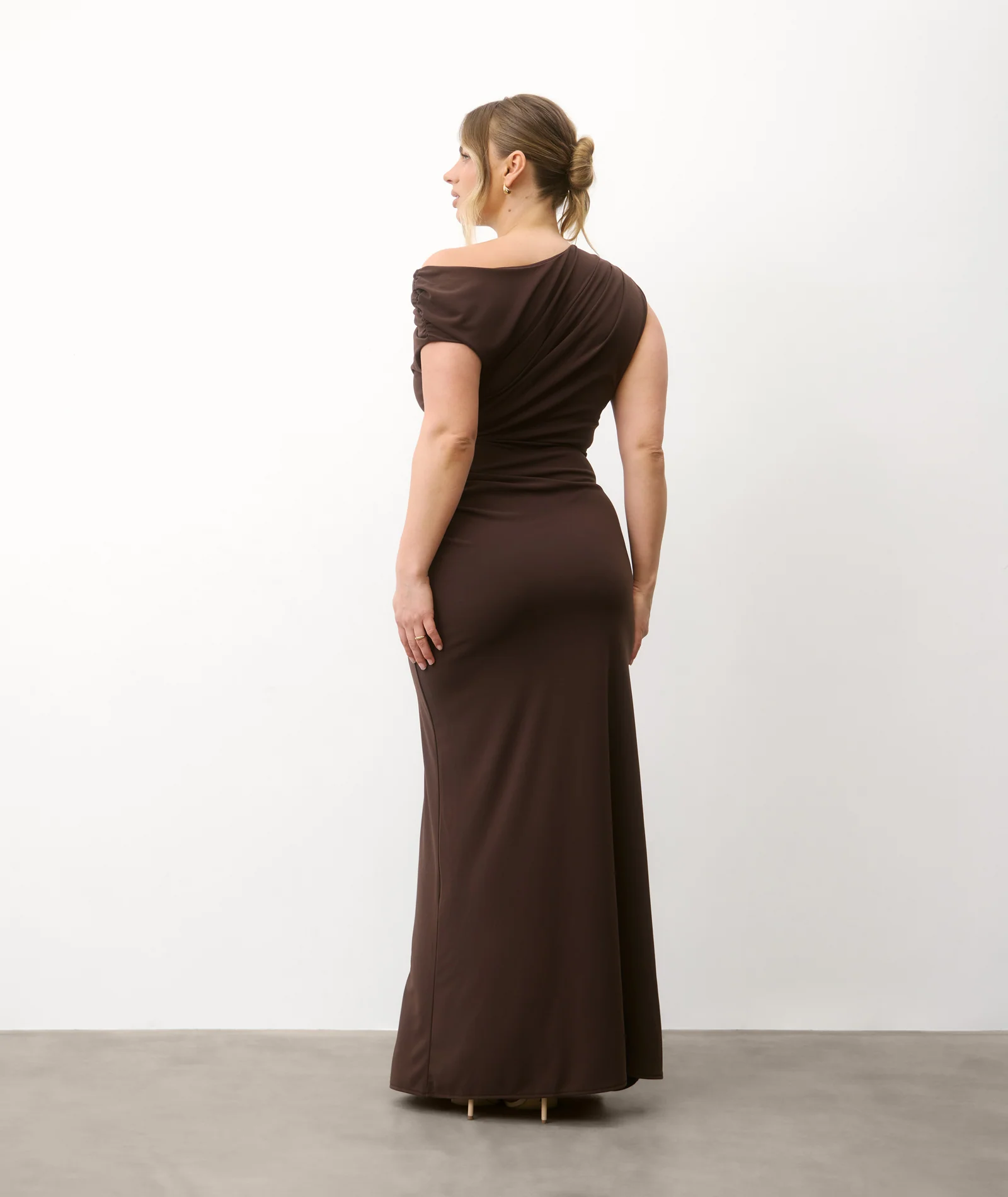 Asymmetric Neck Stretch Sculpt Bridesmaid Dress - Chocolate - Image 7